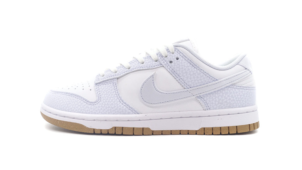 NIKE (WMNS) DUNK LOW PRM ESS NEXT NATURE WHITE/FOOTBALL GREY/GUM ...