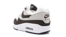 画像をギャラリービューアに読み込む, NIKE (WMNS) AIR MAX 1 NEUTRAL GREY/BAROQUE BROWN/WHITE/BLACK 2