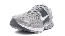 画像をギャラリービューアに読み込む, NIKE ZOOM VOMERO 5 WOLF GREY/WHITE/METALLIC SILVER 1