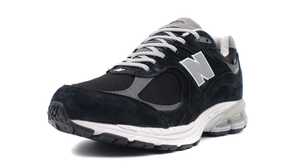 new balance M2002R GTX 