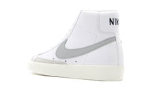 画像をギャラリービューアに読み込む, NIKE BLAZER MID &#39;77 VNTG WHITE/LIGHT SMOKE GREY/BLACK/SAIL 2