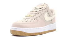 画像をギャラリービューアに読み込む, NIKE (WMNS) AIR FORCE 1 &#39;07 SANDDRIFT/COCONUT MILK/WHITE/WOLF GREY 1