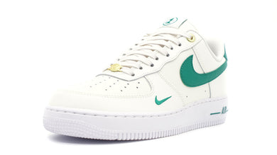 NIKE (WMNS) AIR FORCE 1 '07 SE SAIL/MALACHITE/WHITE/METALLIC GOLD 1