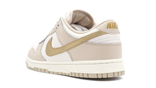 画像をギャラリービューアに読み込む, NIKE (WMNS) DUNK LOW  PHANTOM/METALLIC GOLD/SANDDRIFT/SAIL 2