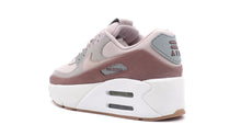 画像をギャラリービューアに読み込む, NIKE (WMNS) AIR MAX 90 LV8 LIGHT IRON ORE/PLATINUM VIOLET/LIGHT PUMICE 2