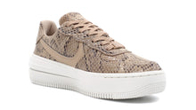 画像をギャラリービューアに読み込む, NIKE (WMNS) AIR FORCE 1 PLT.AF.ORM LV8 &quot;SNAKESKIN&quot; HEMP/HEMP/SAIL 5