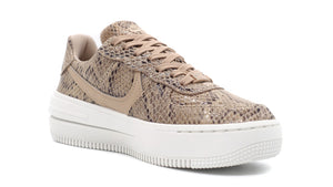 NIKE (WMNS) AIR FORCE 1 PLT.AF.ORM LV8 "SNAKESKIN" HEMP/HEMP/SAIL 5